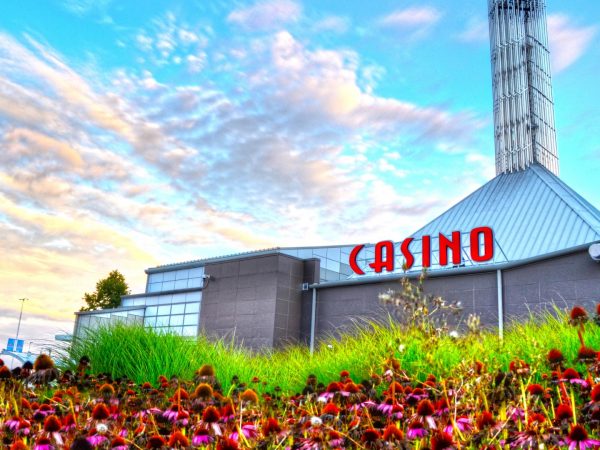 Canadians Can Once Again Gamble At Casinos